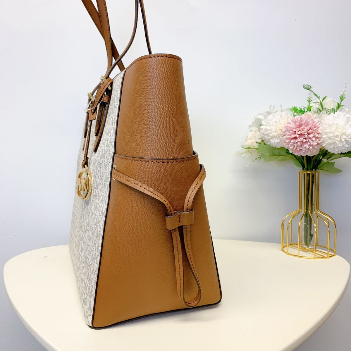 MICHAEL KORS 35S1G2GT7B Gilly Large Logo and Leather Travel Tote Bag Vanilla MICHAEL KORS 35S1G2GT7B Gilly Large Logo and Leather Travel Tote Bag Vanilla